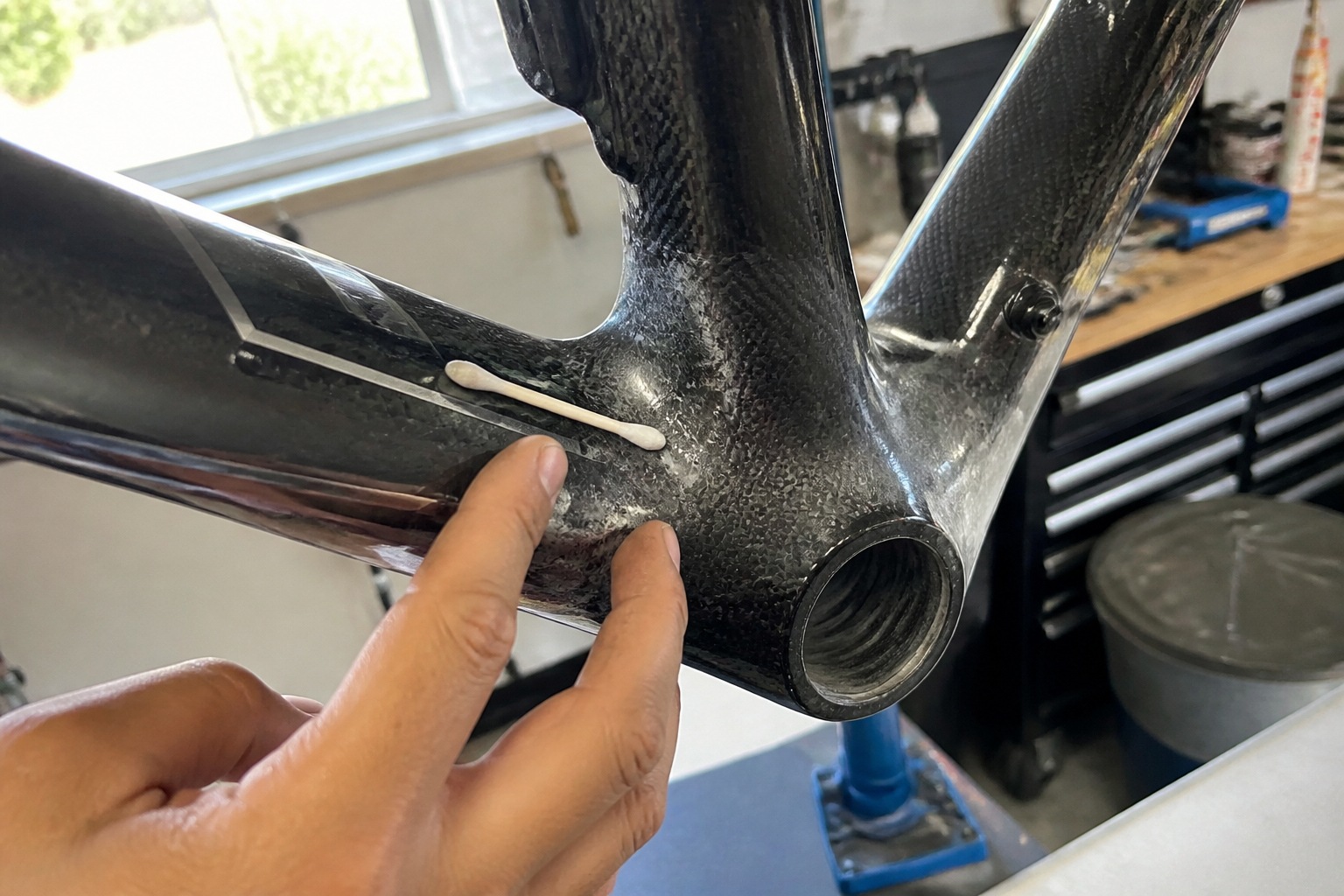 Cadre VTT carbone : les points à vérifier avant de craquer