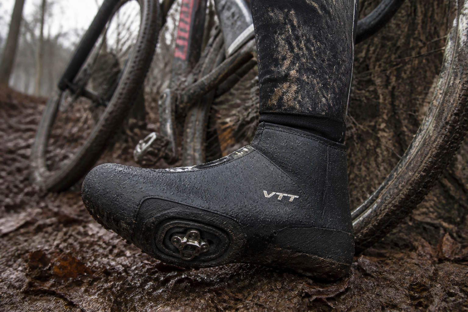 Couvre-chaussure VTT : utile en XC ou accessoire de route recyclé ?