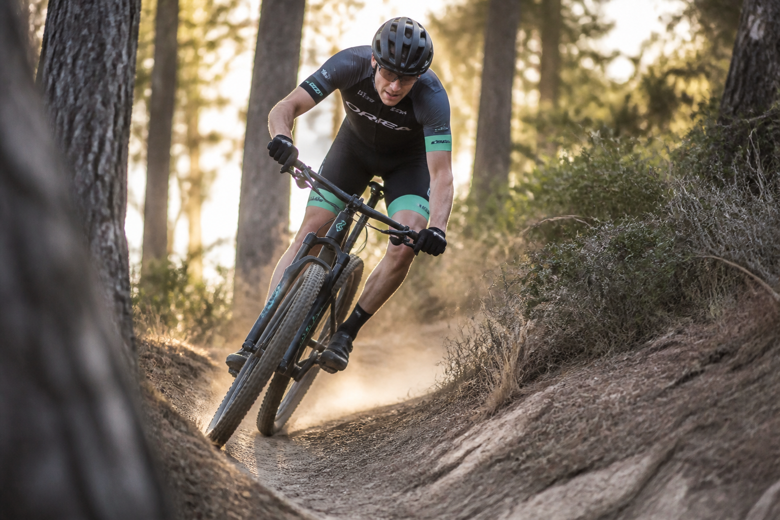 Freinage VTT XC : comment freiner plus tard sans bloquer les roues