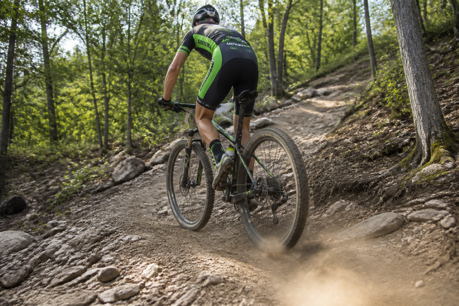 Pédales automatiques VTT : faut-il s’y mettre pour rouler plus vite en XC ?