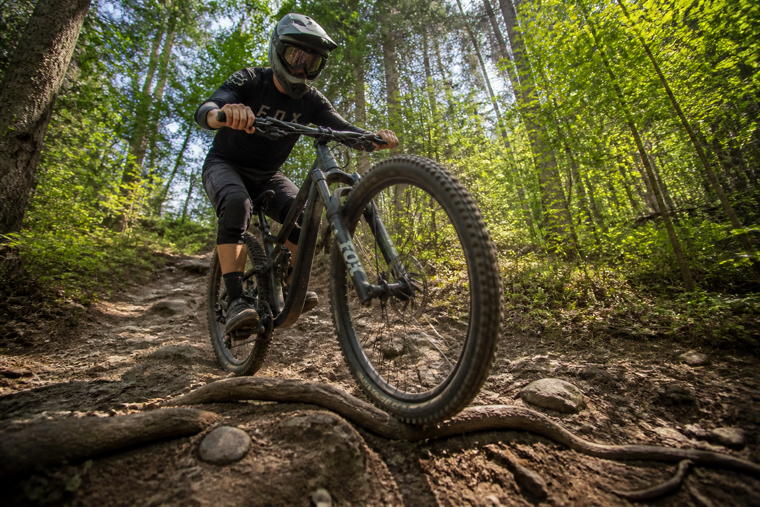 Roue VTT 29 pouces : les critères qui changent vraiment le comportement