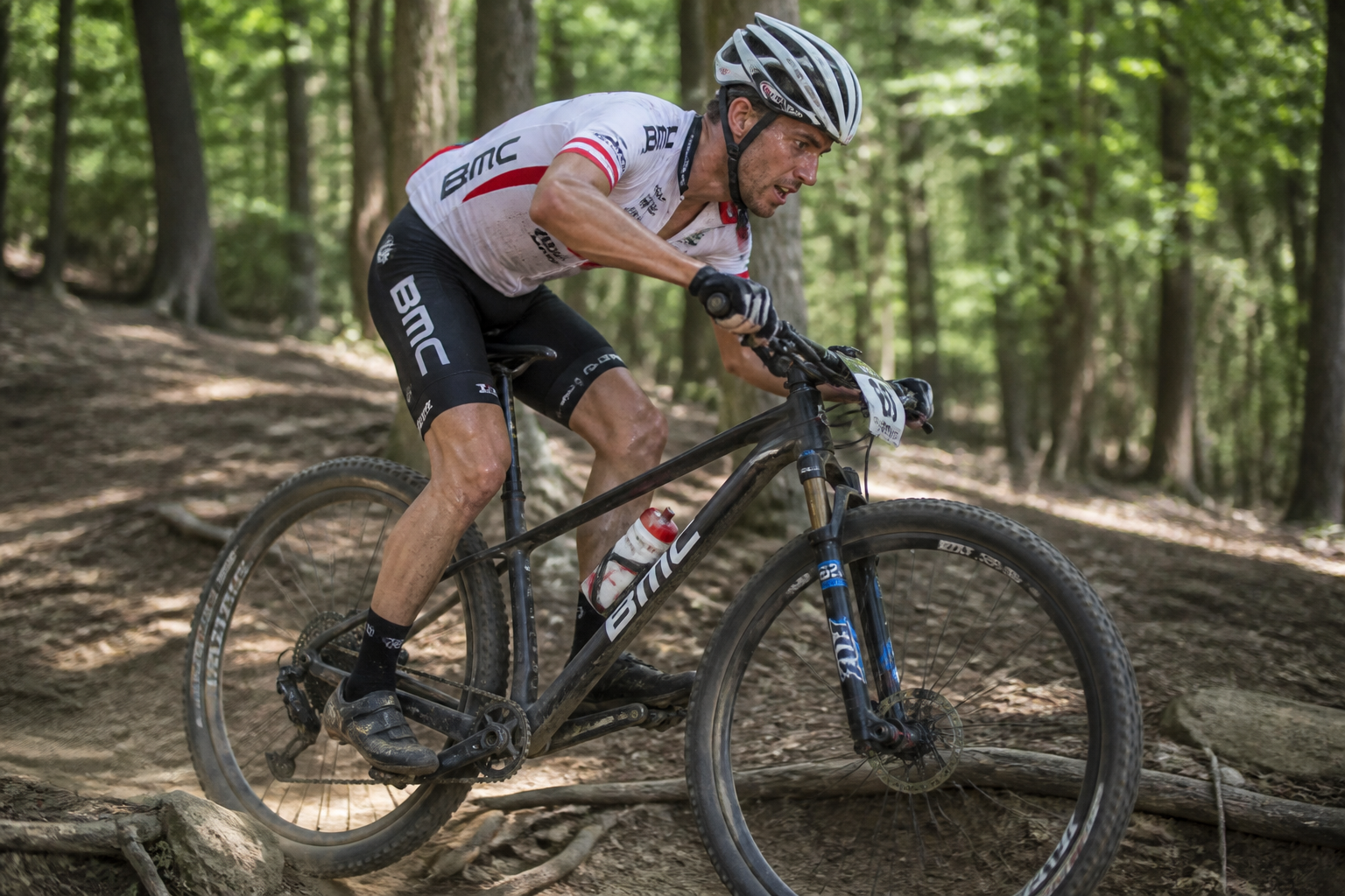 Suspension VTT : faut-il privilégier le confort ou le rendement en XC ?